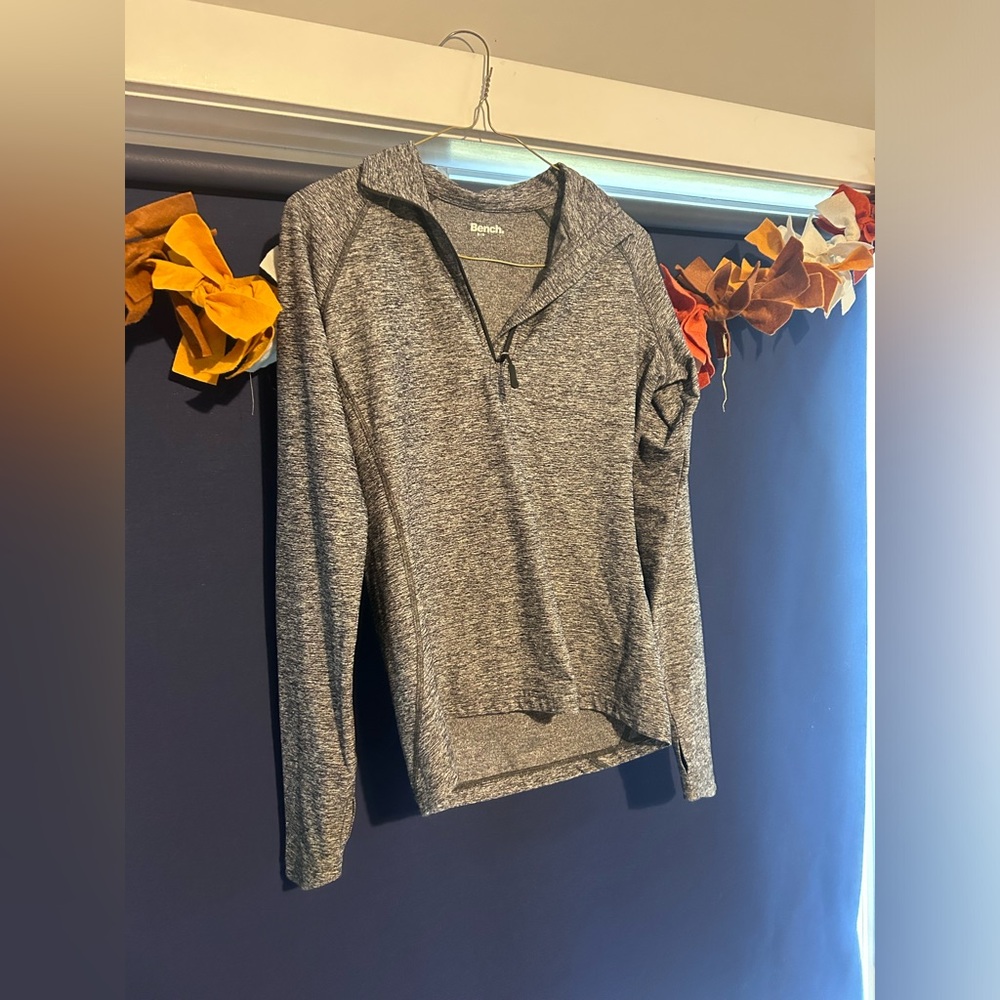 •4 for $25• BENCH base layer sweater M